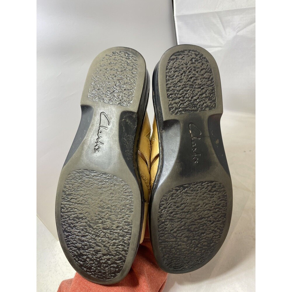 Clarks Light Brown Strappy Leather Slip On Sandals Size 10 Open Toe - Picture 8 of 9